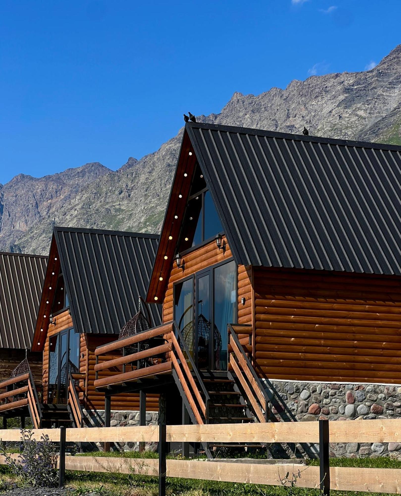 Kazbegi Inn Cottages Ngoại thất bức ảnh