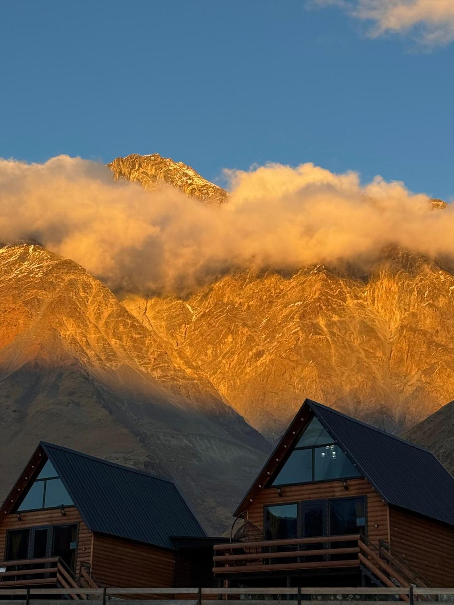 Kazbegi Inn Cottages Ngoại thất bức ảnh
