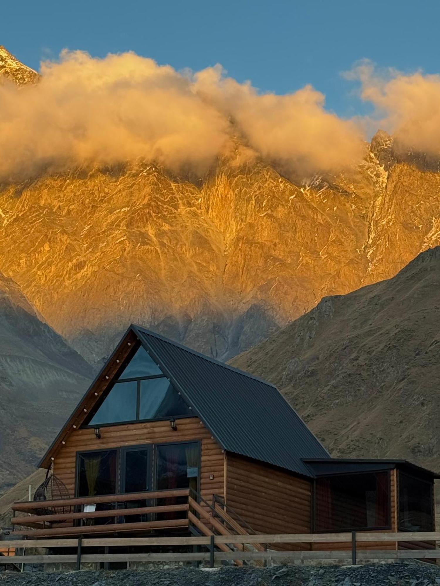Kazbegi Inn Cottages Ngoại thất bức ảnh